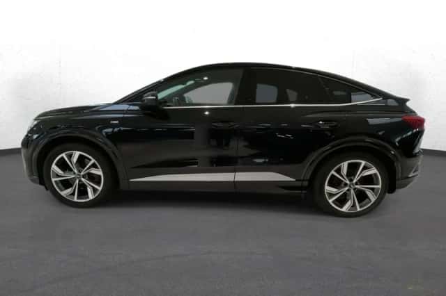 Audi Q4 (2022) thumbnail 2