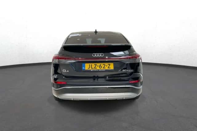 Audi Q4 (2022) thumbnail 4
