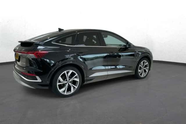 Audi Q4 (2022) thumbnail 5