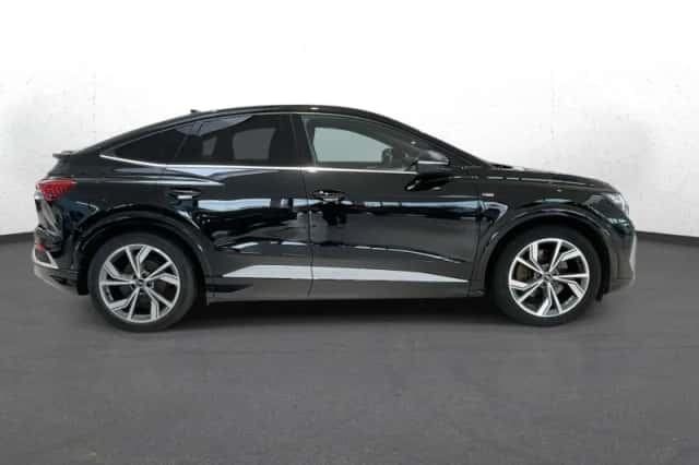 Audi Q4 (2022) thumbnail 6