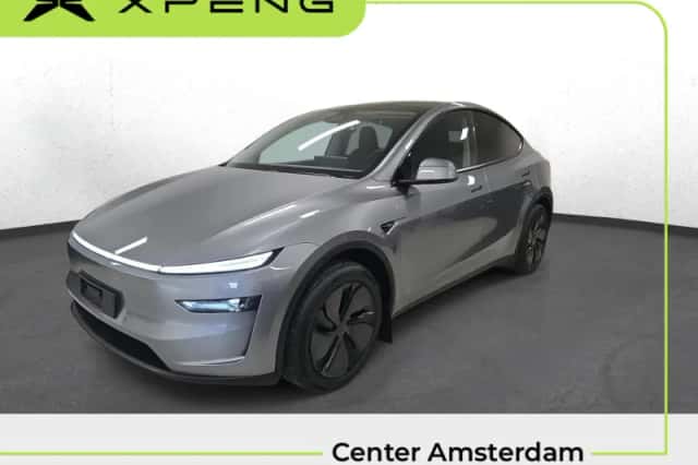Tesla Model Y (2025) thumbnail 1