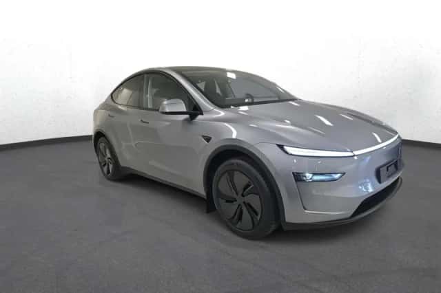Tesla Model Y (2025) thumbnail 2