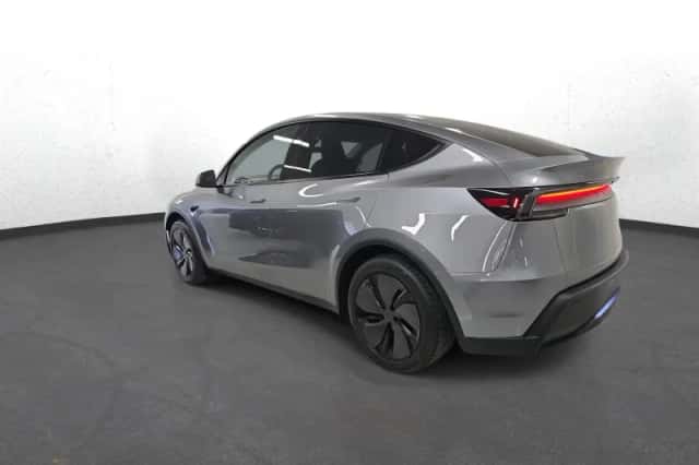 Tesla Model Y (2025) thumbnail 5