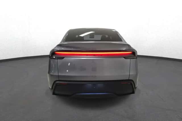 Tesla Model Y (2025) thumbnail 6