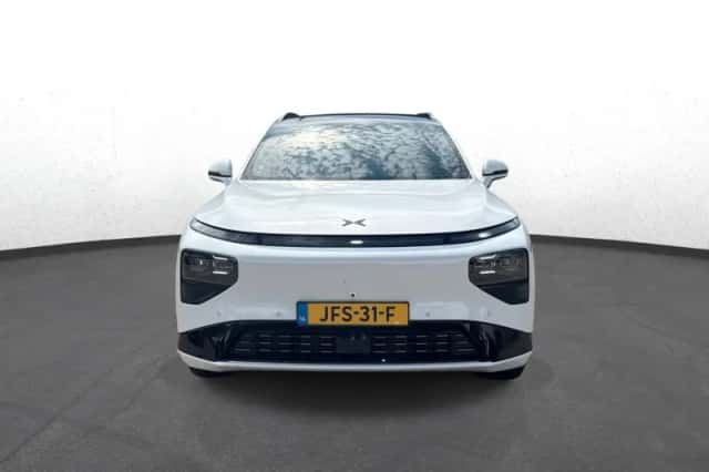 XPENG G9 (2025) thumbnail 2
