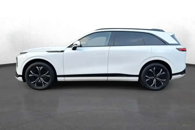 XPENG G9 (2025) thumbnail 3