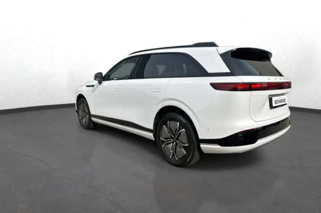 XPENG G9 (2025) thumbnail 4