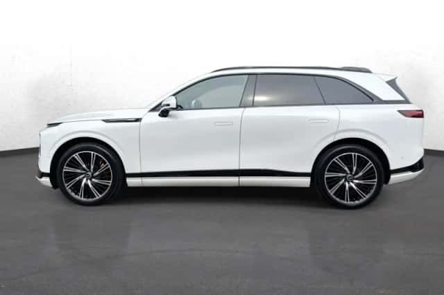 XPENG G9 (2023) thumbnail 3