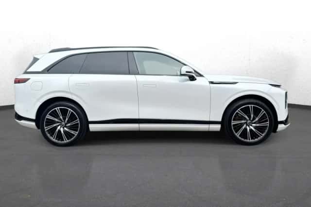 XPENG G9 (2023) thumbnail 7