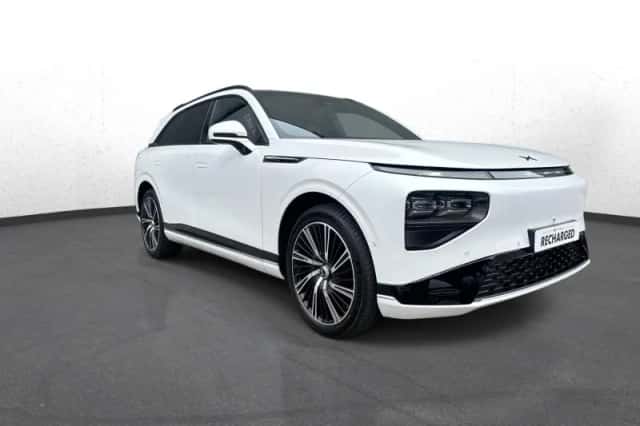 XPENG G9 (2023) thumbnail 8