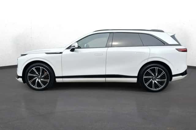 XPENG G9 (2023) thumbnail 3
