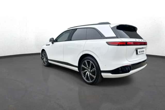 XPENG G9 (2023) thumbnail 4