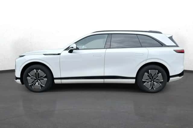 XPENG G9 (2025) thumbnail 4