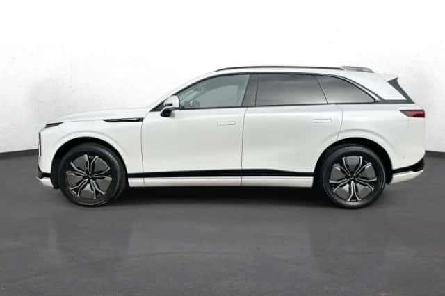 XPENG G9 (2024) thumbnail 3