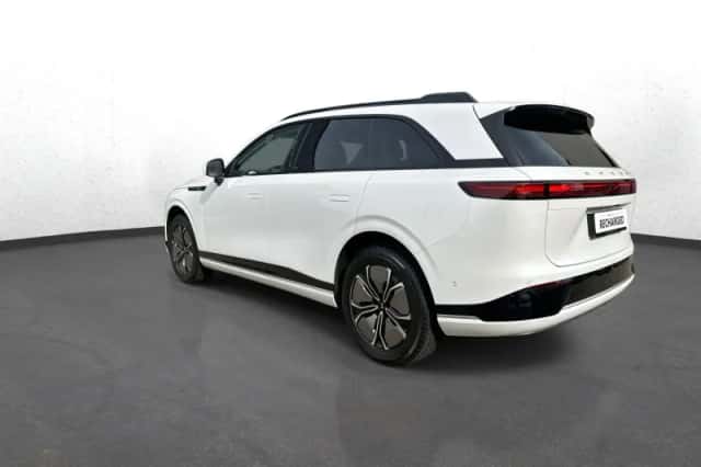 XPENG G9 (2024) thumbnail 4