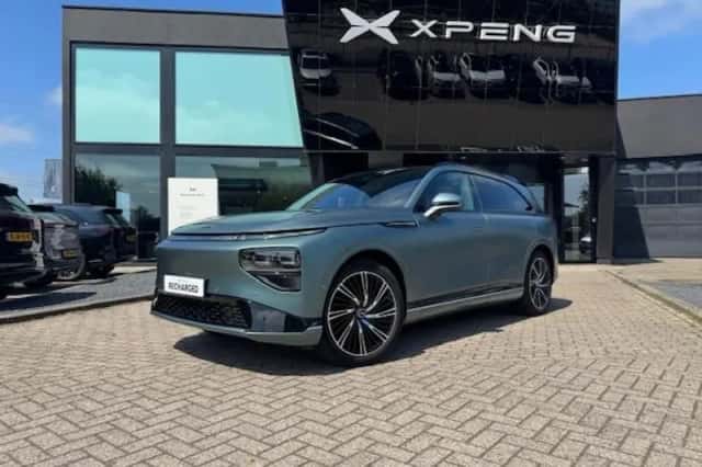 XPENG G9 (2023) thumbnail 2