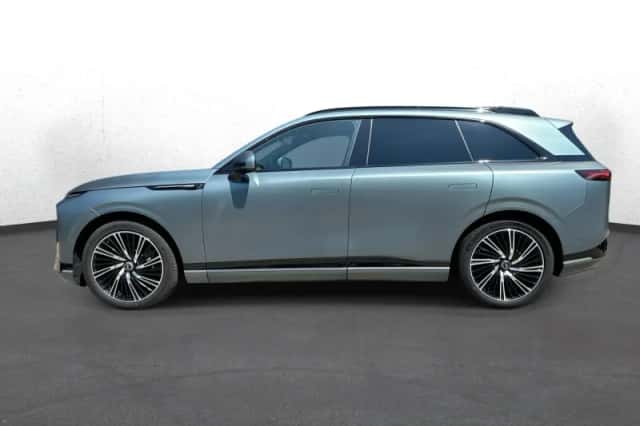 XPENG G9 (2023) thumbnail 3