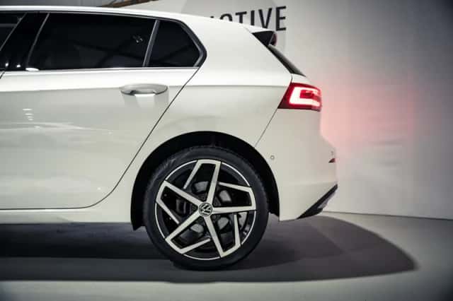 Volkswagen Golf (2020) thumbnail 4