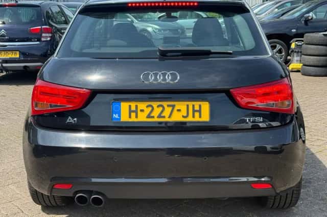 Audi A1 (2011) thumbnail 2