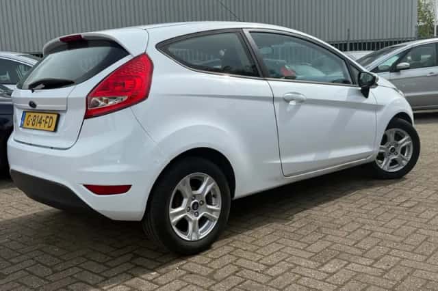 Ford Fiesta (2009) thumbnail 5