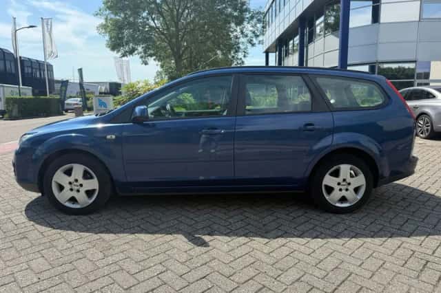 Ford Focus (2007) thumbnail 2