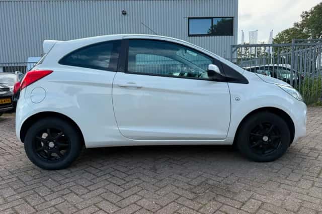 Ford Ka (2011) thumbnail 3