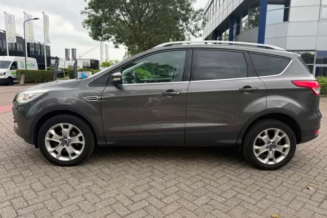Ford Kuga (2016) thumbnail 2