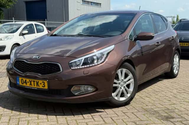 Kia Cee'd (2012) thumbnail 1