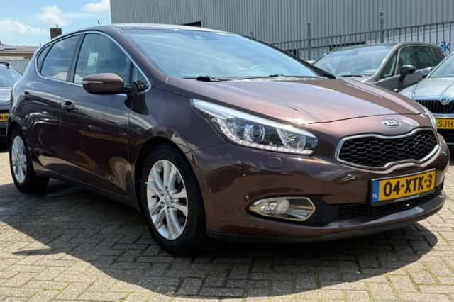 Kia Cee'd (2012) thumbnail 6