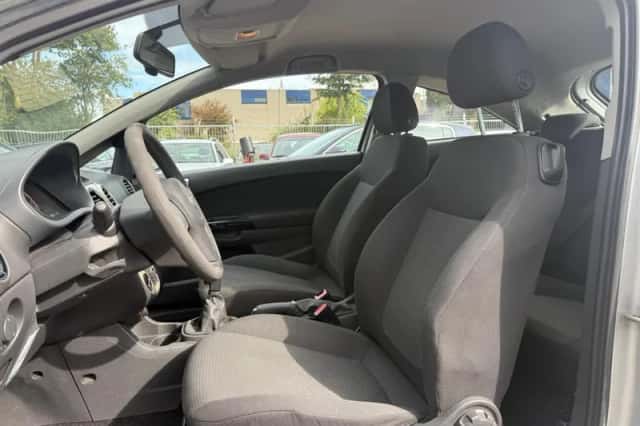 Opel Corsa (2008) thumbnail 3