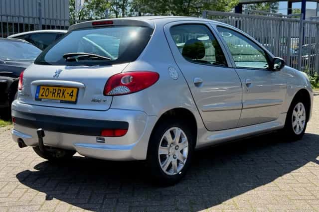 Peugeot 206 (2011) thumbnail 4