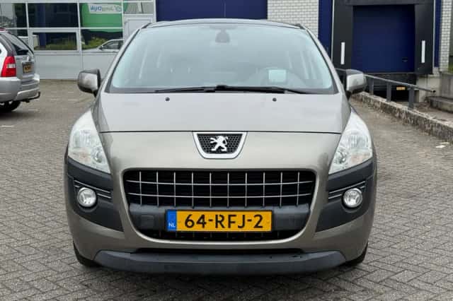 Peugeot 3008 (2011) thumbnail 3