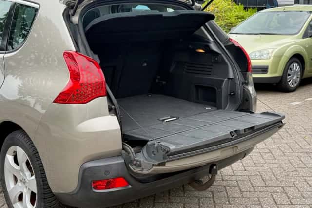 Peugeot 3008 (2011) thumbnail 6