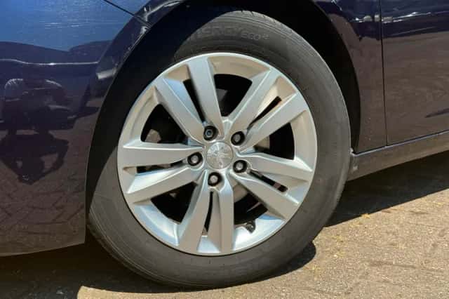 Peugeot 308 (2015) thumbnail 2