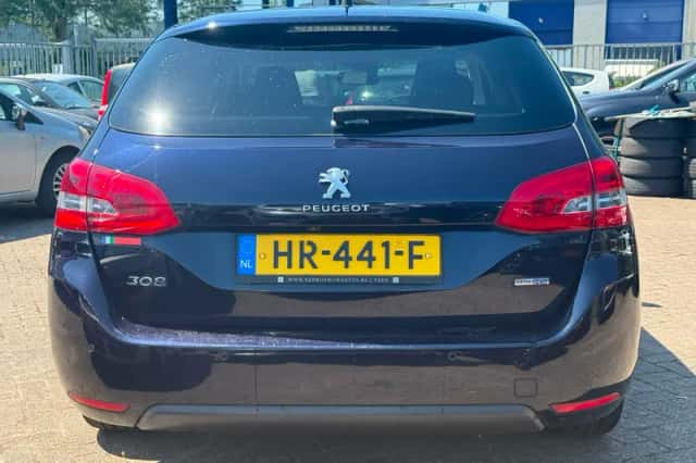 Peugeot 308 (2015) thumbnail 3