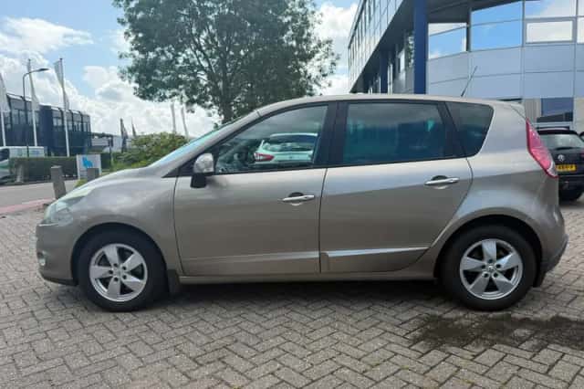 Renault Scénic (2009) thumbnail 2