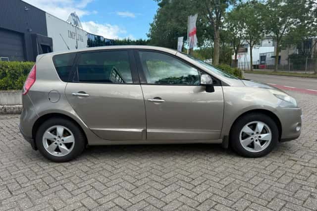 Renault Scénic (2009) thumbnail 6