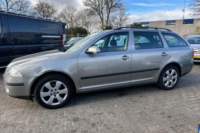 Škoda Octavia (2008) thumbnail 2