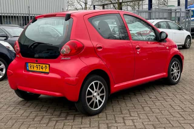 Toyota Aygo (2007) thumbnail 2