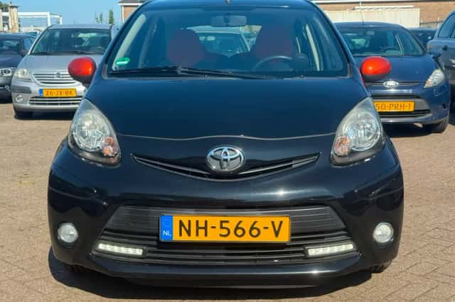 Toyota Aygo (2012) thumbnail 3