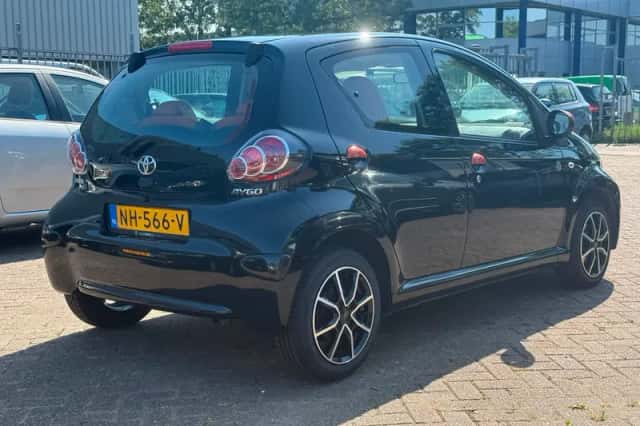 Toyota Aygo (2012) thumbnail 4