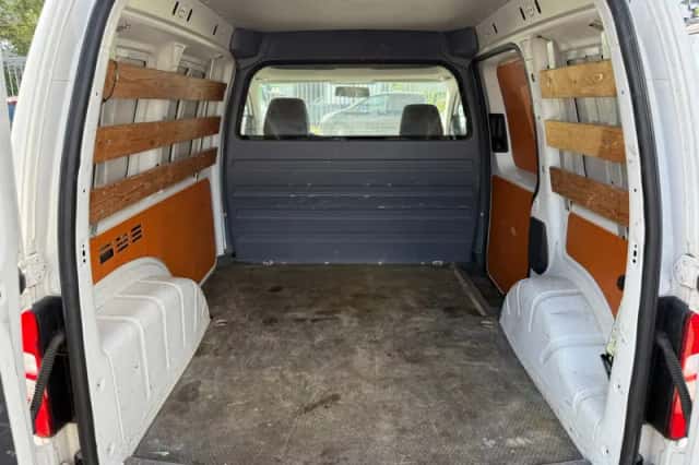Volkswagen Caddy (2011) thumbnail 6