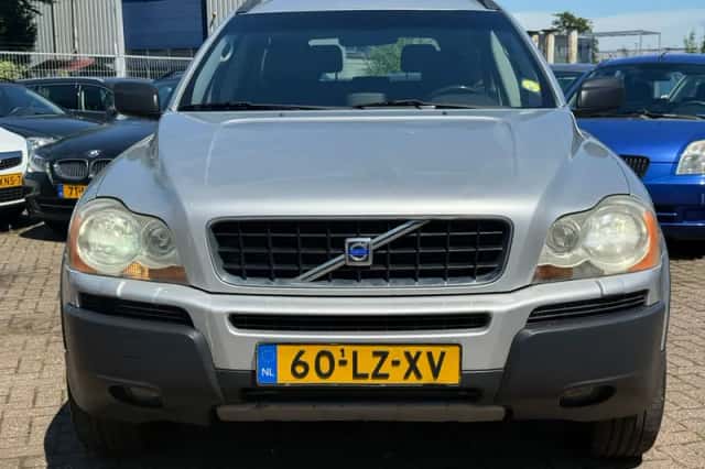 Volvo XC90 (2003) thumbnail 2