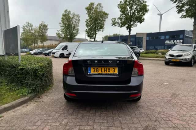 Volvo S40 (2010) thumbnail 3
