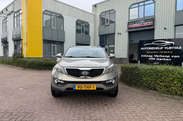 Kia Sportage (2012) thumbnail 2