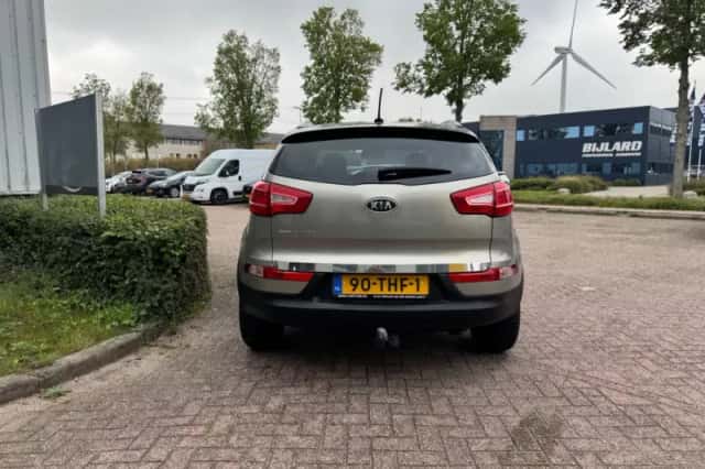 Kia Sportage (2012) thumbnail 3