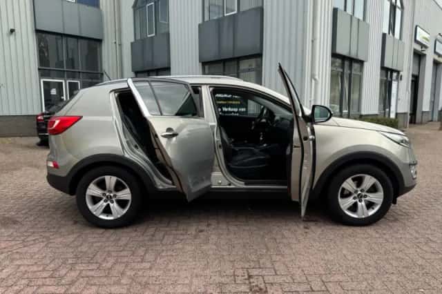 Kia Sportage (2012) thumbnail 6