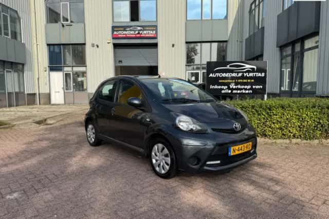 Toyota Aygo (2013) thumbnail 1