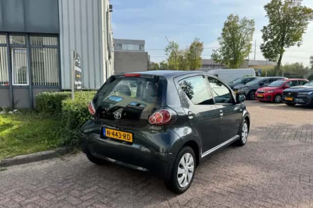 Toyota Aygo (2013) thumbnail 4