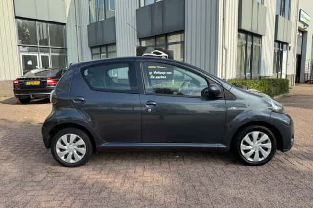 Toyota Aygo (2013) thumbnail 5